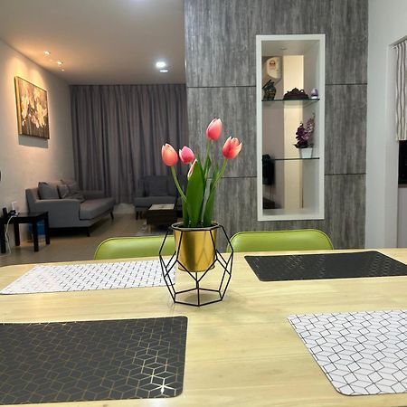 Roxy Apartment Kuching Ngoại thất bức ảnh