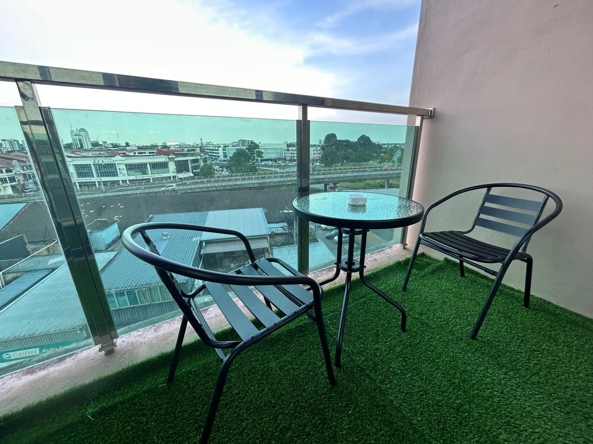 Roxy Apartment Kuching Ngoại thất bức ảnh
